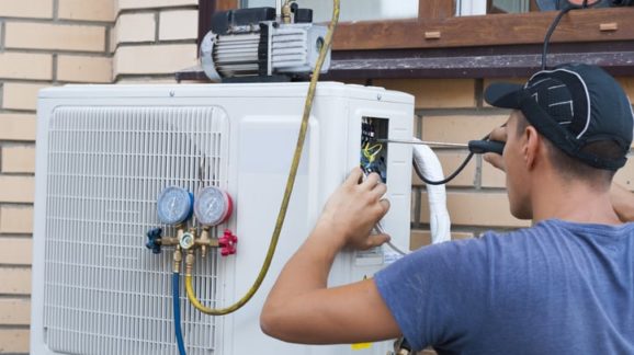 AC service GettyImages-1166082642